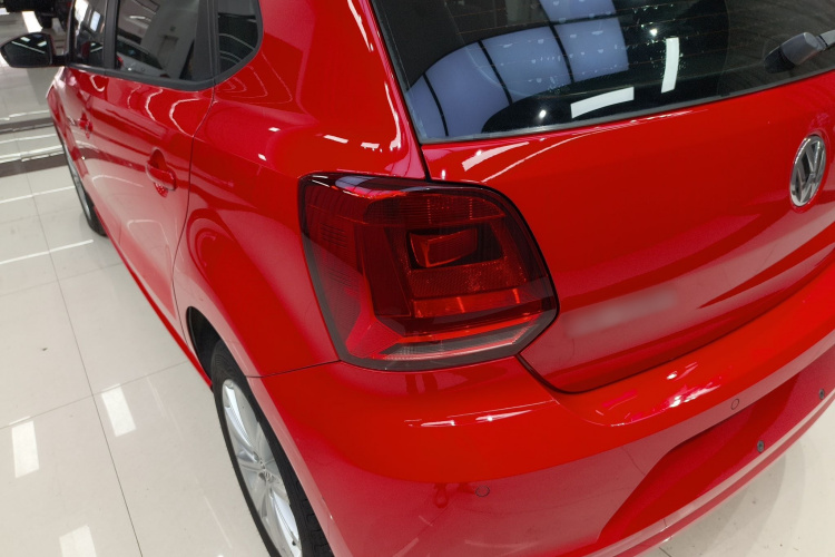 Volkswagen Polo 2014 car image #8