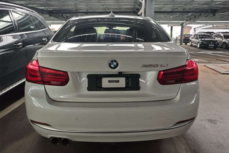 BMW 3 Series 2018 #6 BMW 3 Series 2018 car image #6