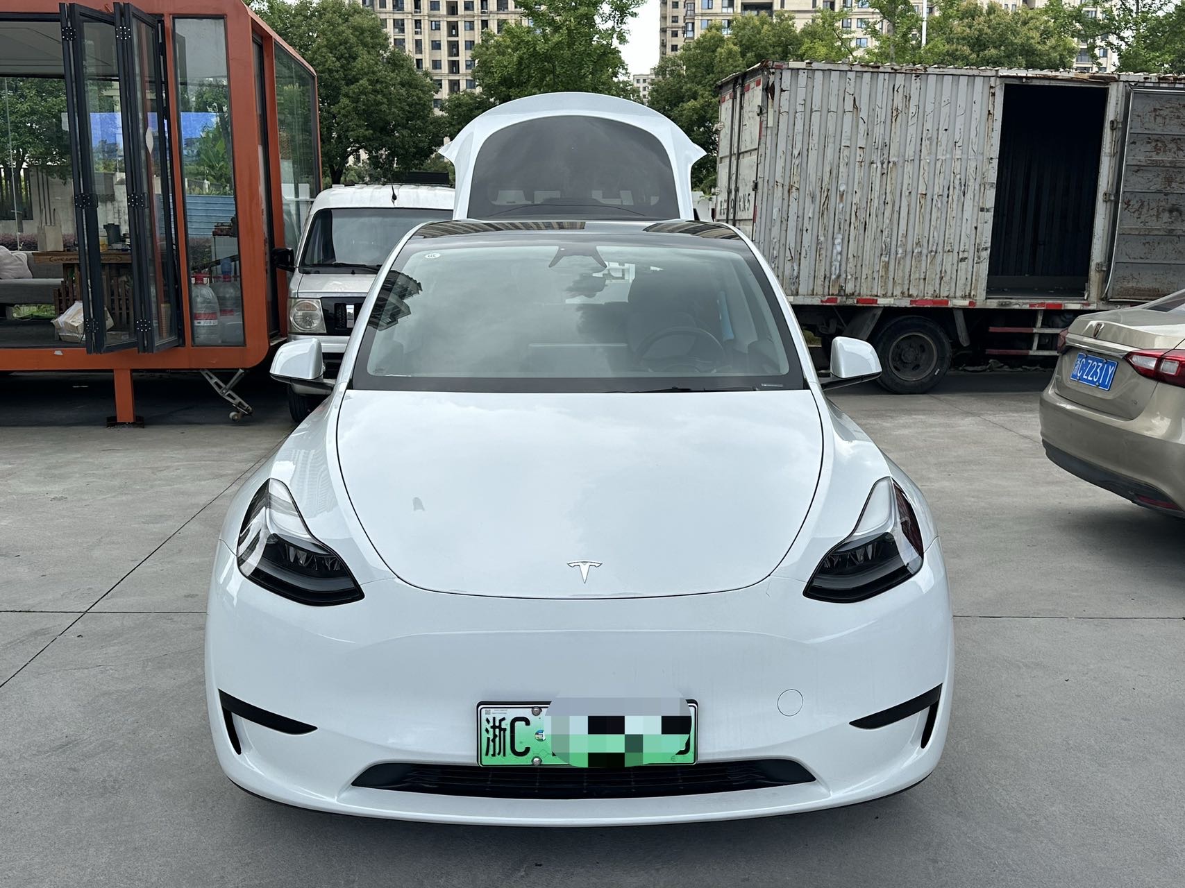 Tesla Model Y 2024 #2 Tesla Model Y 2024 car image #2