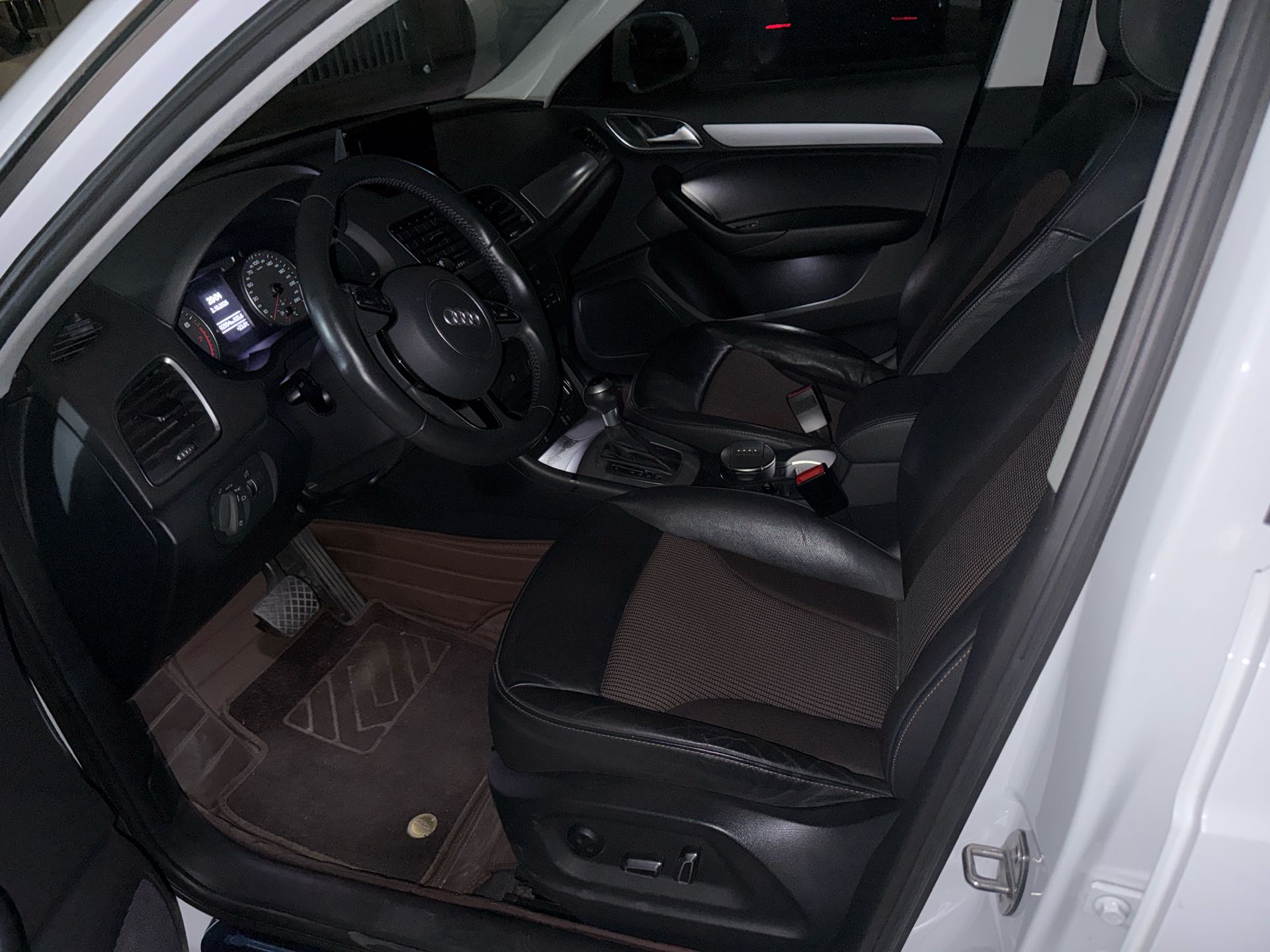 Audi Q3 2019 car image #4