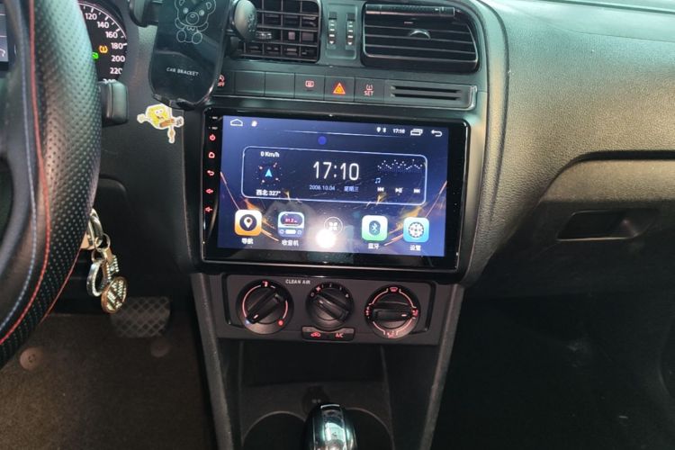 Volkswagen Polo 2018 car image #13