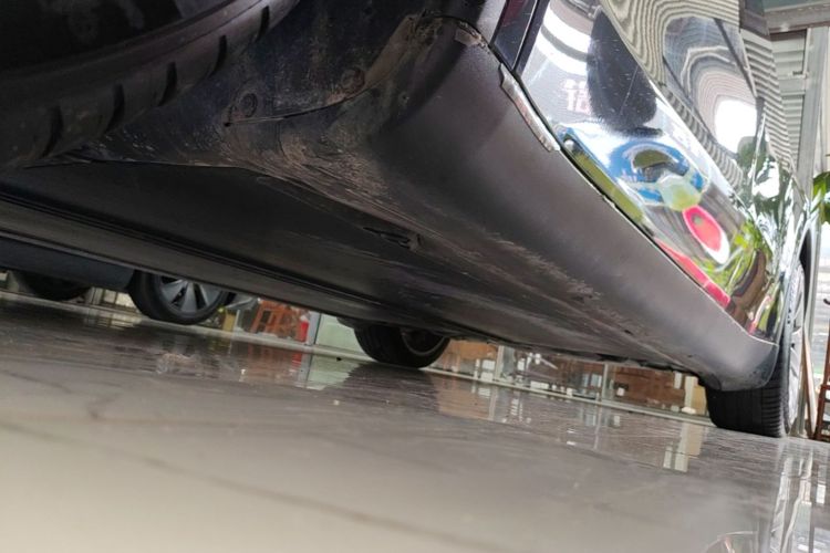 Tesla Model Y 2025 car image #26