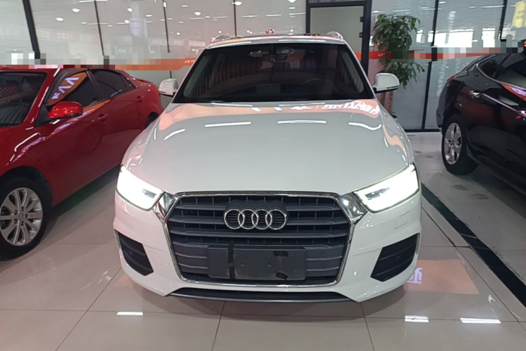 Audi Q3 2018 car image #3