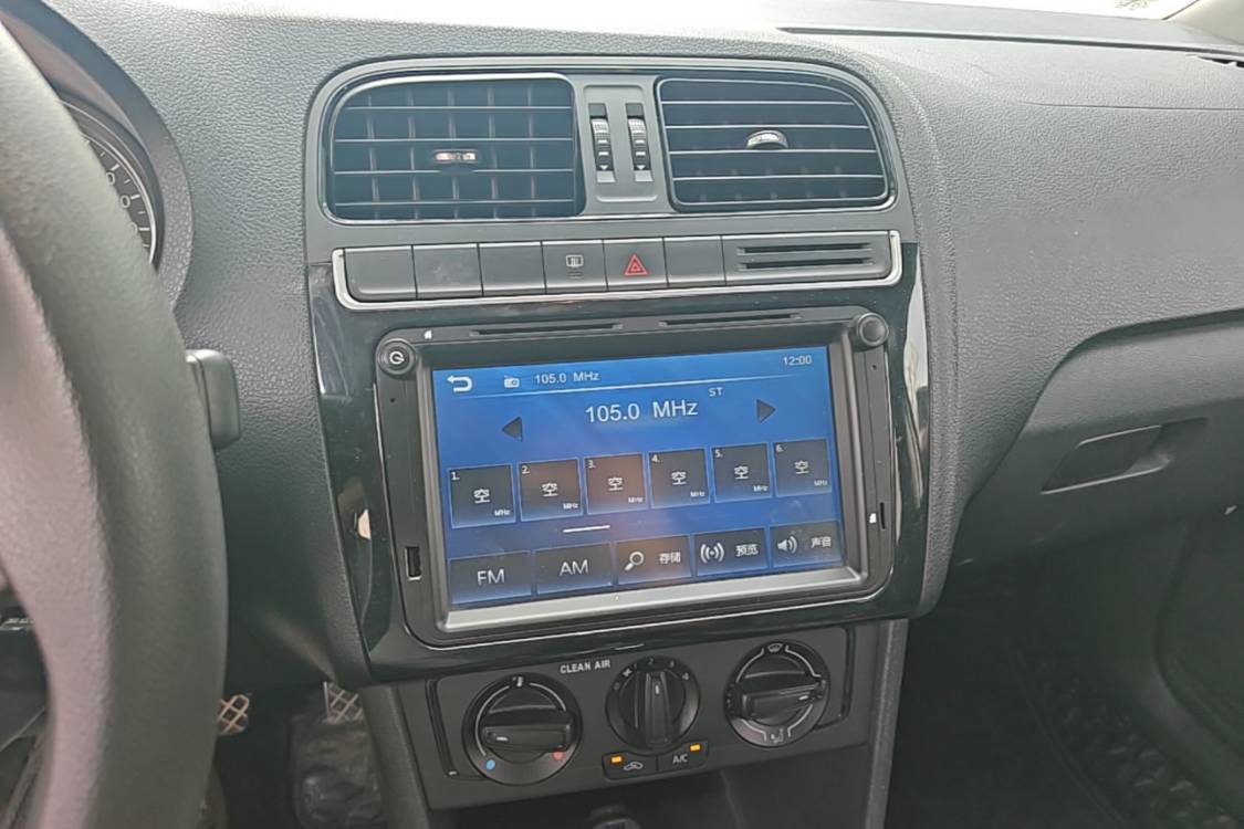 Volkswagen Polo 2017 car image #26