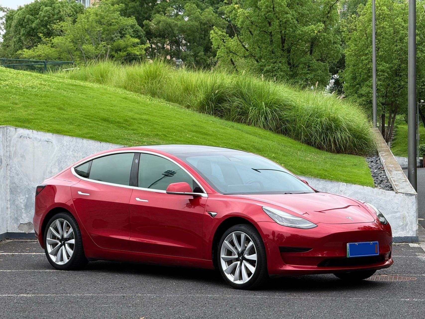 Tesla Model 3 2020 car image #3