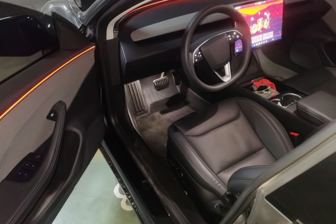 Tesla Model 3 2025 car image #23