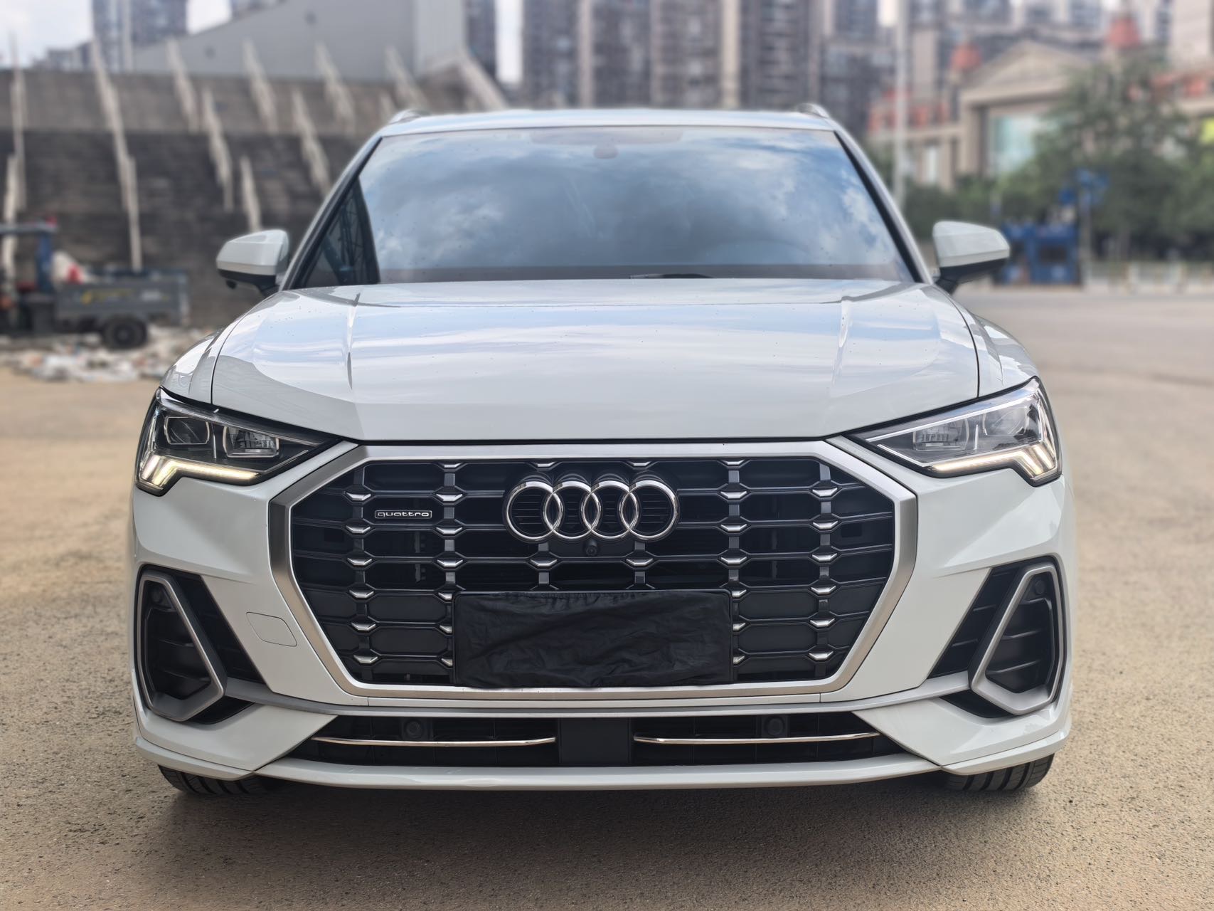 Audi Q3 2022 car image #2