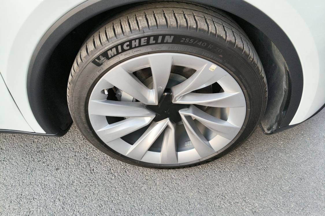 Tesla Model Y 2025 #9 Tesla Model Y 2025 car image #9