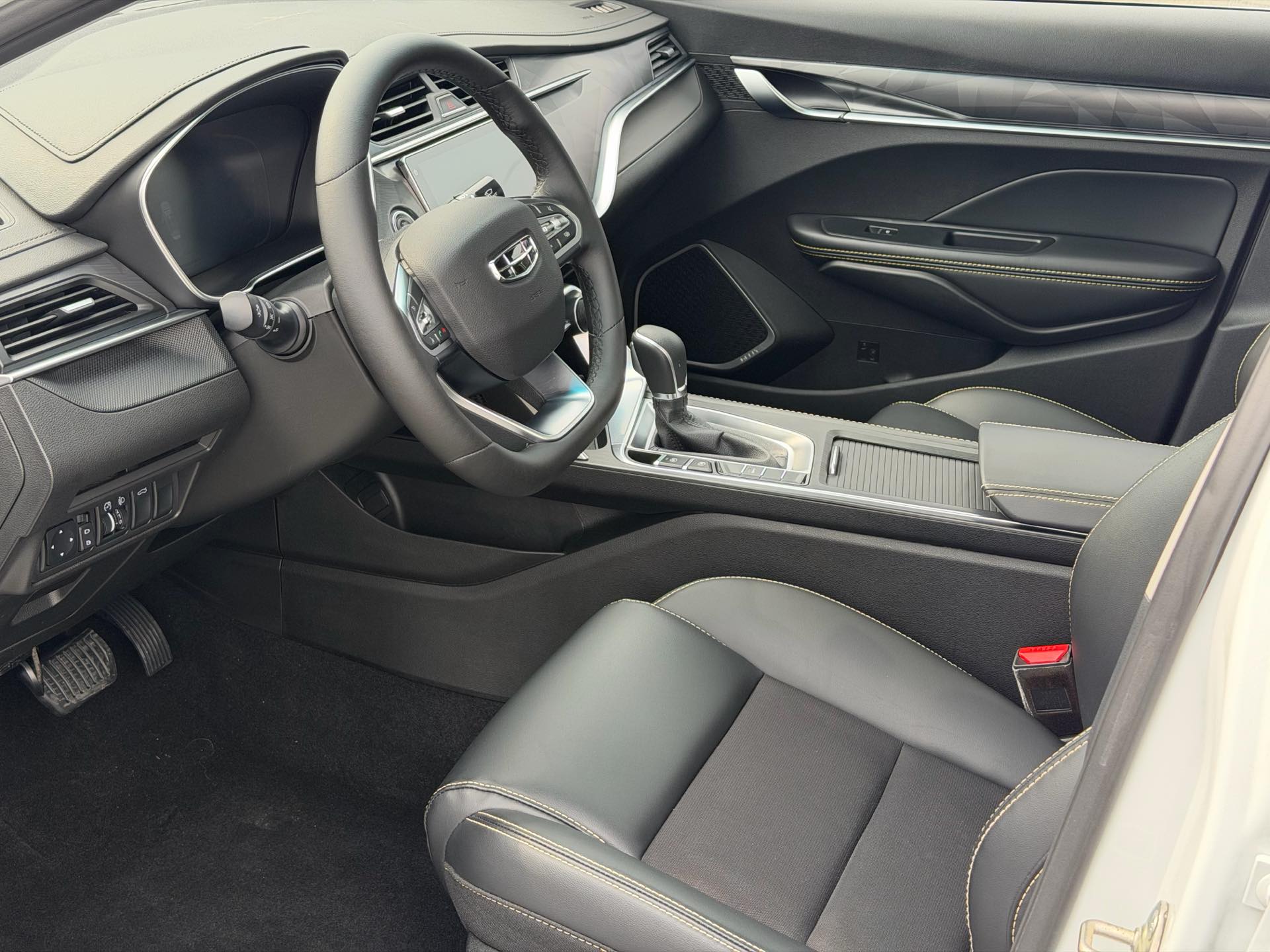 GEELY Binray 2022 car image #4