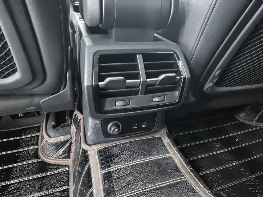 Audi Q3 2023 car image #11