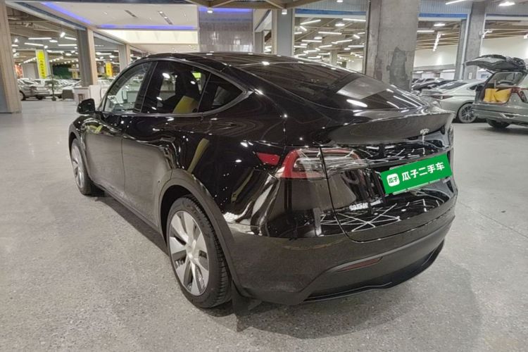Tesla Model Y 2023 immagine di auto #5