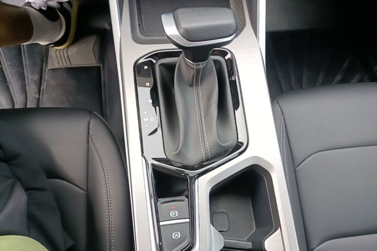 GEELY Emgrand 2025 #14 GEELY Emgrand 2025 car image #14