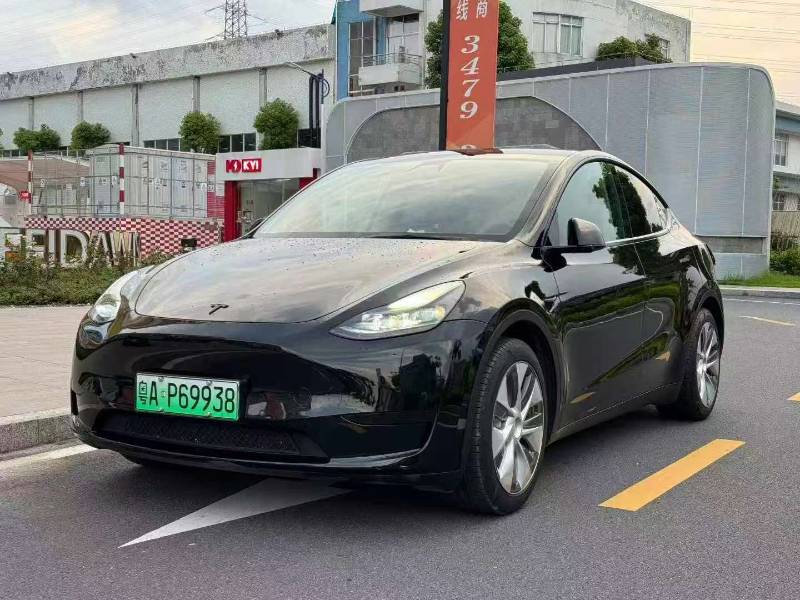 Tesla Model Y 2022 car image #2