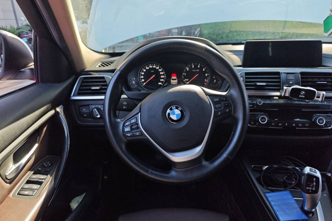 BMW 3 Series 2019 #22 BMW 3 Series 2019 car image #22