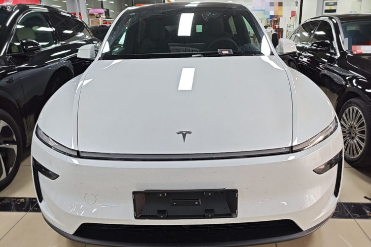 Tesla Model Y 2026 #3 Tesla Model Y 2026 car image #3