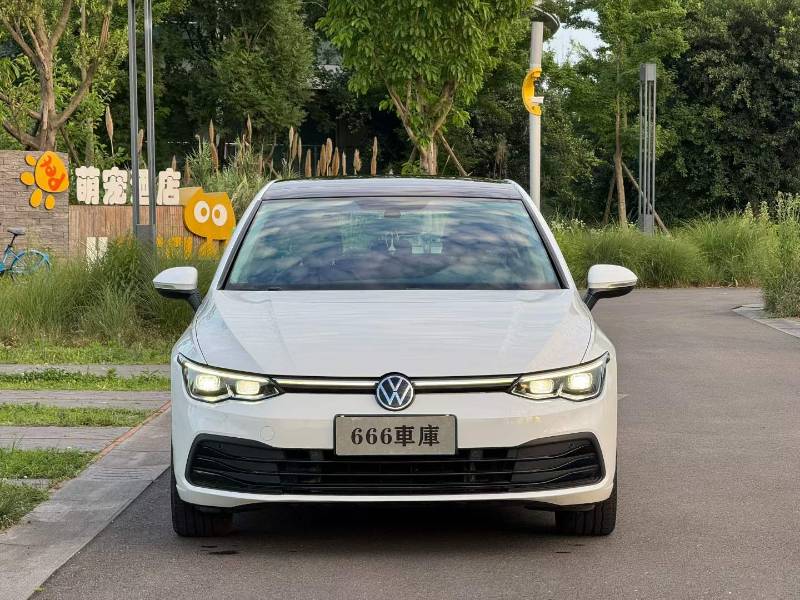 Volkswagen Golf 2021 car image #2