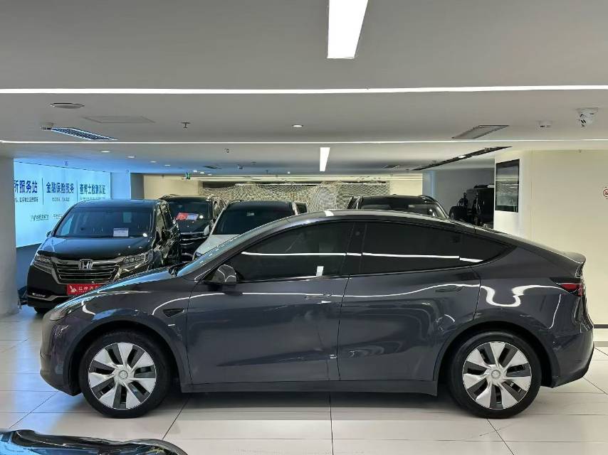 Tesla Model Y 2022 #5 Tesla Model Y 2022 car image #5
