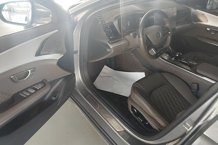BYD Han 2022 car image #16