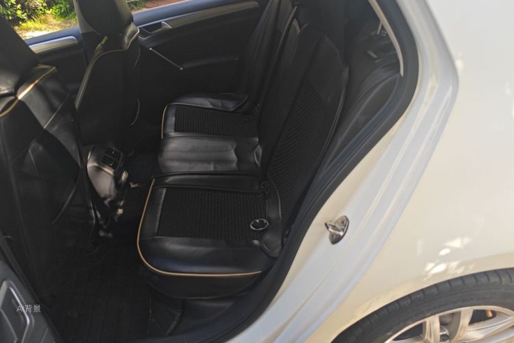 Volkswagen Golf 2019 car image #19
