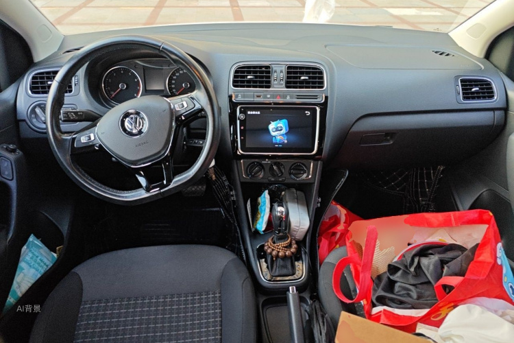 Volkswagen Polo 2018 car image #11