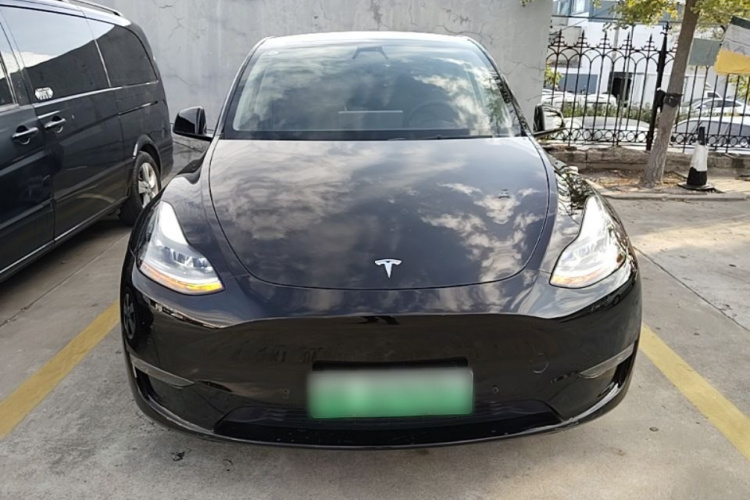 Tesla Model Y 2021 صورة سيارة #3