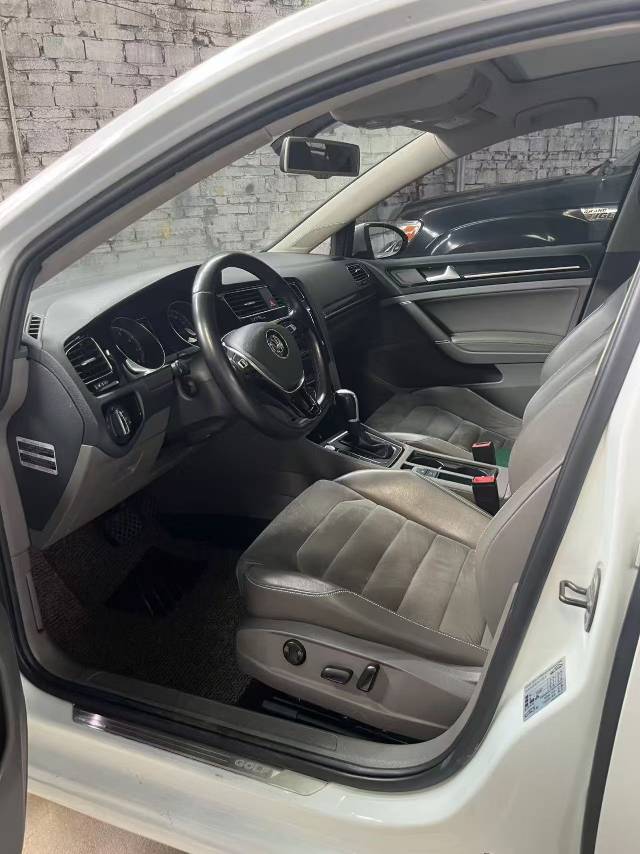 Volkswagen Golf 2015 car image #4