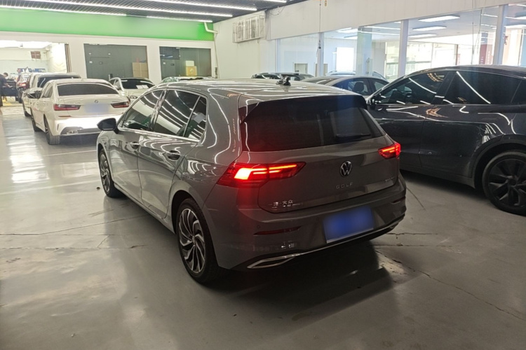 Volkswagen Golf 2023 car image #7