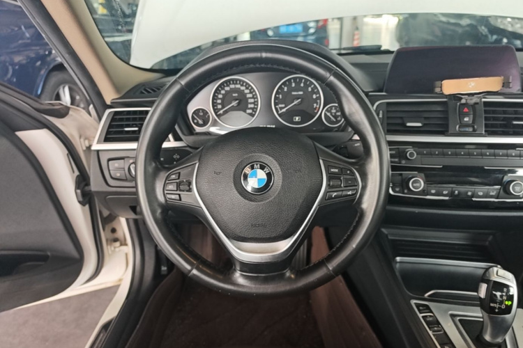 BMW 3 Series 2018 #11 BMW 3 Series 2018 car image #11