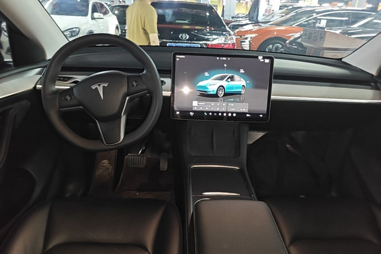 Tesla Model Y 2023 immagine di auto #10