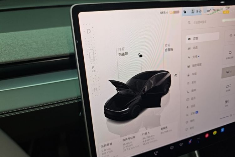 Tesla Model Y 2025 car image #14