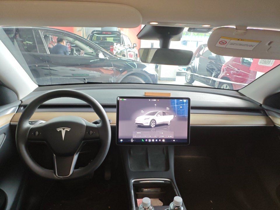 Tesla Model Y 2022 car image #4