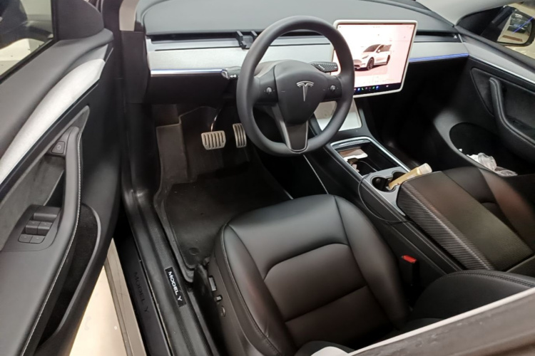 Tesla Model Y 2024 #16 Tesla Model Y 2024 car image #16