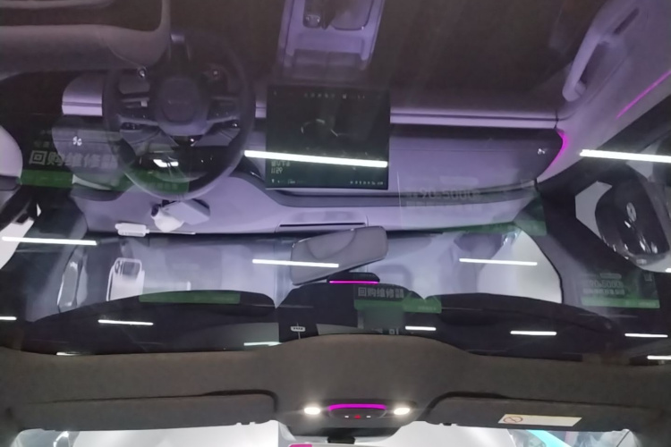 MI SU7 2025 car image #18