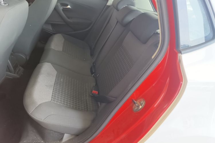 Volkswagen Polo 2015 car image #14