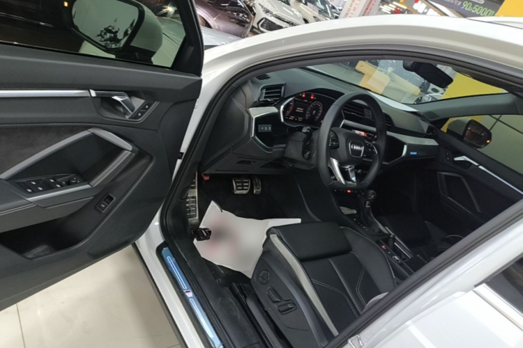 Audi Q3 2024 car image #16