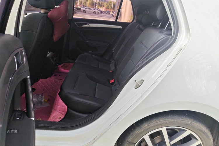 Volkswagen Golf 2020 car image #19