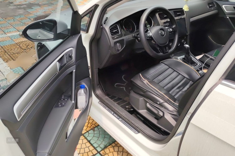 Volkswagen Golf 2018 car image #18
