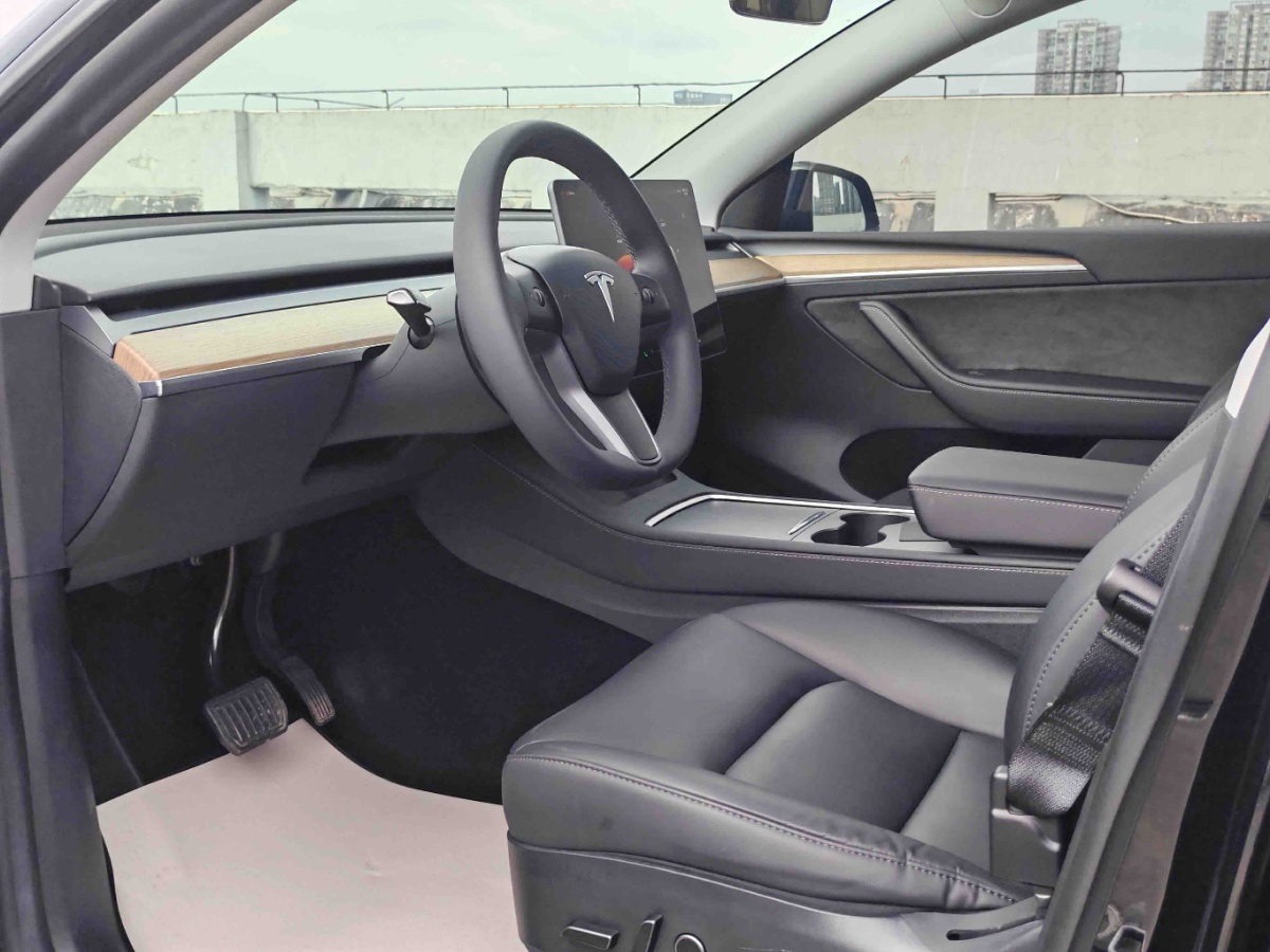 Tesla Model Y 2023 #8 Tesla Model Y 2023 car image #8