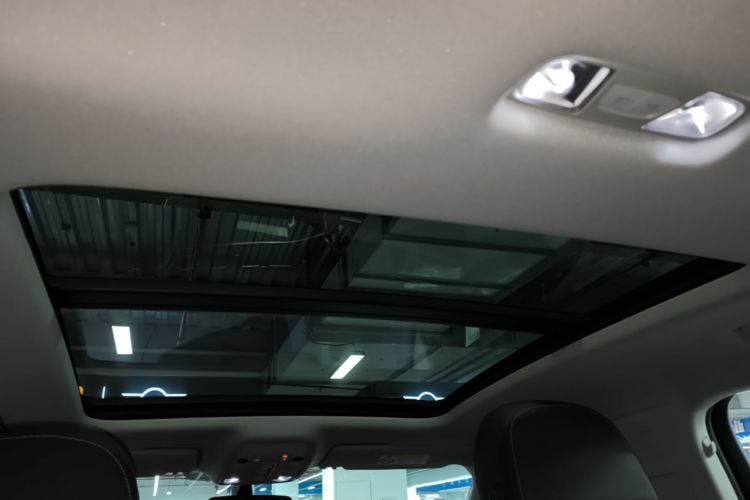 Audi Q3 2021 car image #18