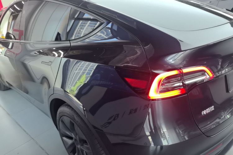 Tesla Model Y 2024 #5 Tesla Model Y 2024 car image #5