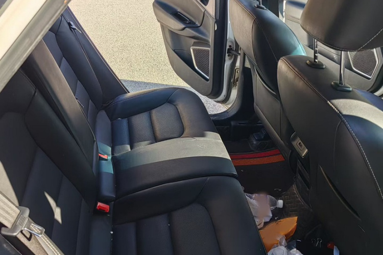 GEELY Emgrand GS 2016 car image #11