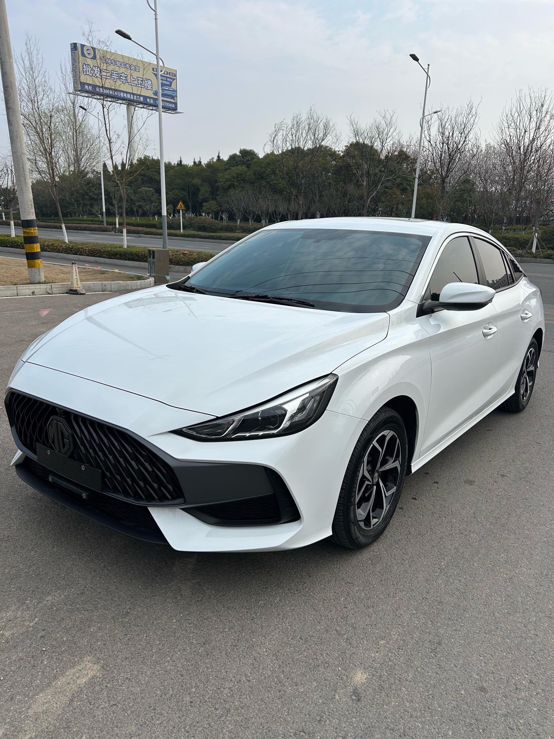 MG 5 2023 immagine di auto 