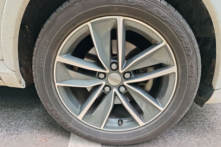 Audi Q3 2018 car image #9