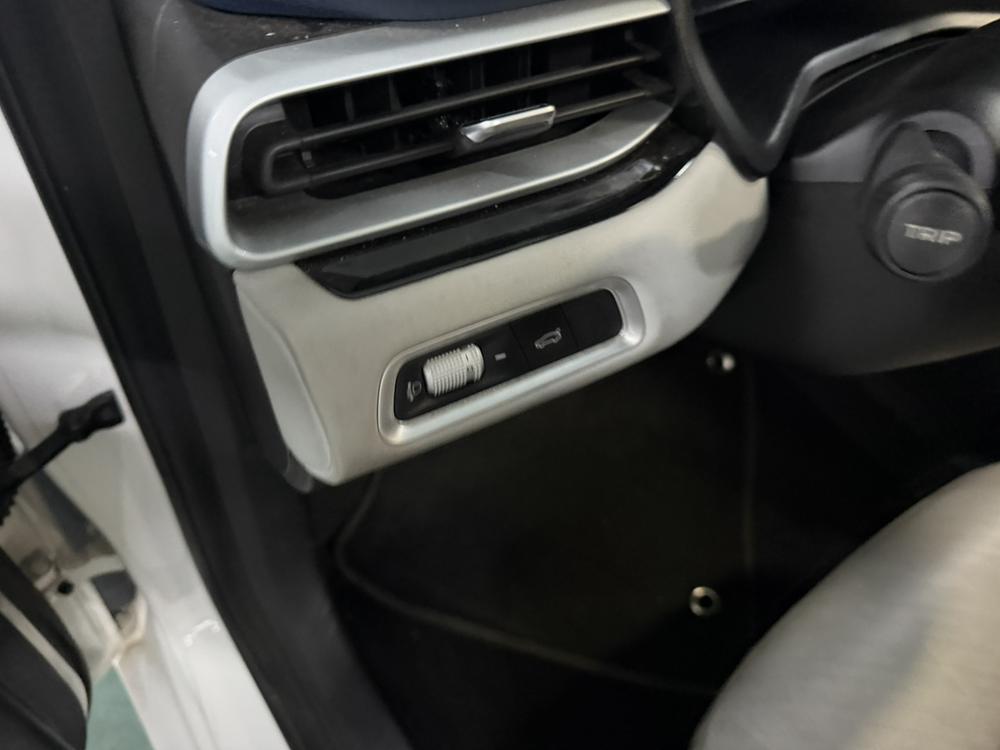 GEELY Emgrand 2022 car image #12
