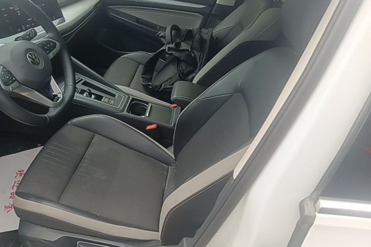 Volkswagen Golf 2022 car image #15