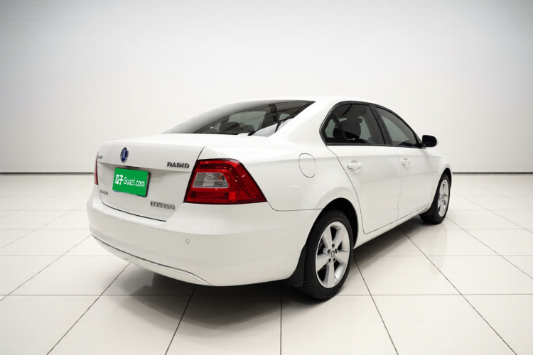 Skoda Rapid 2017 image de voiture #7