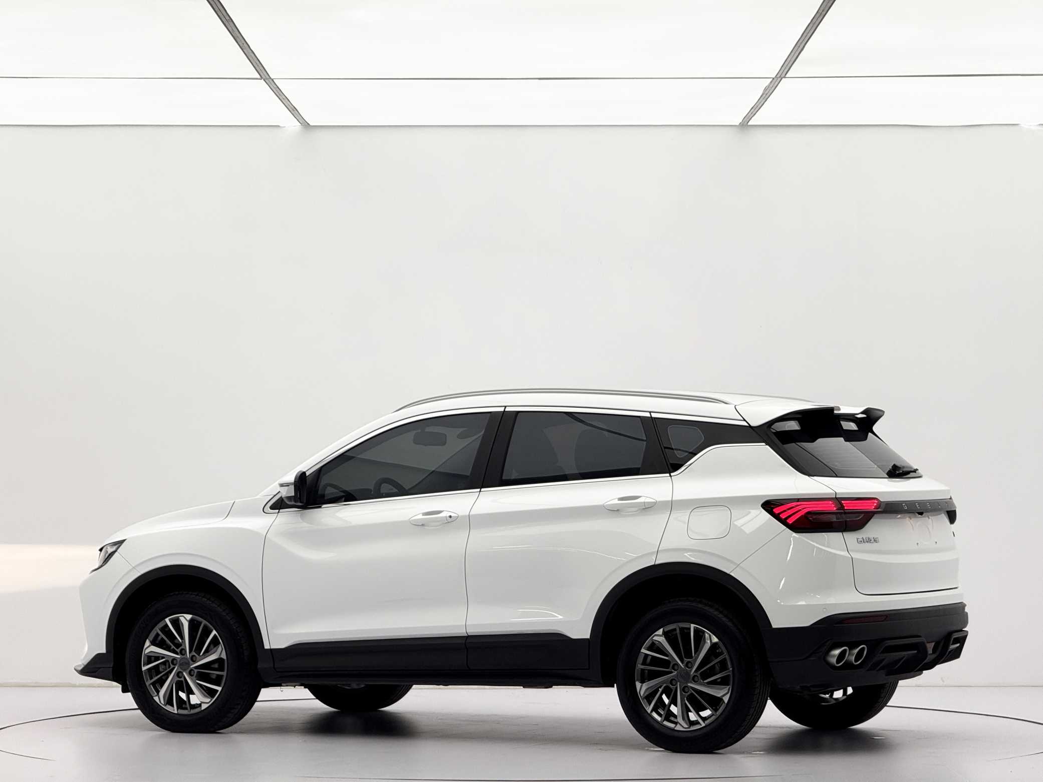 GEELY Coolray 2022 صورة سيارة #4