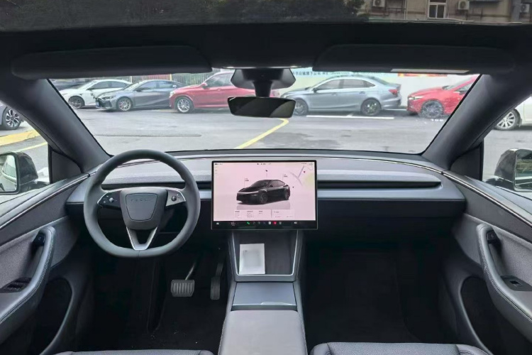 Tesla Model Y 2026 car image #10