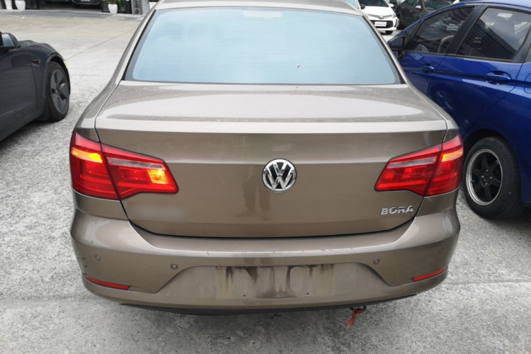 Volkswagen Bora 2015 car image #6