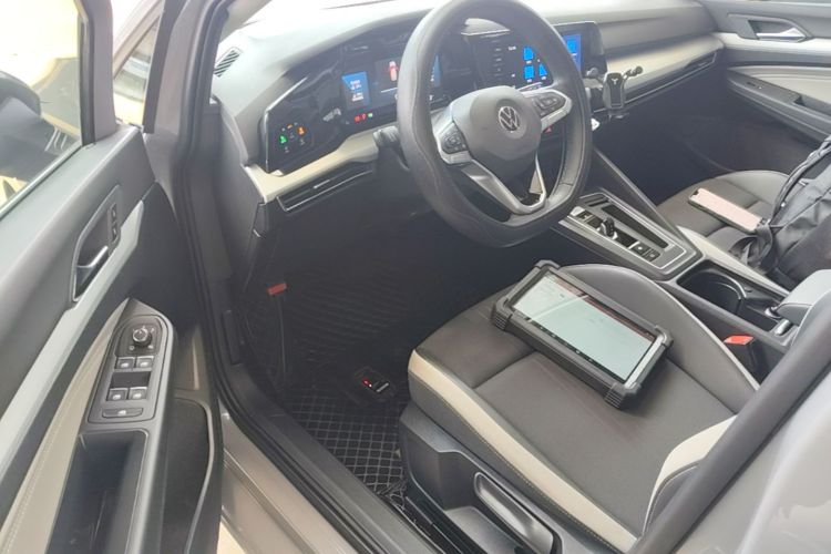 Volkswagen Golf 2021 car image #12